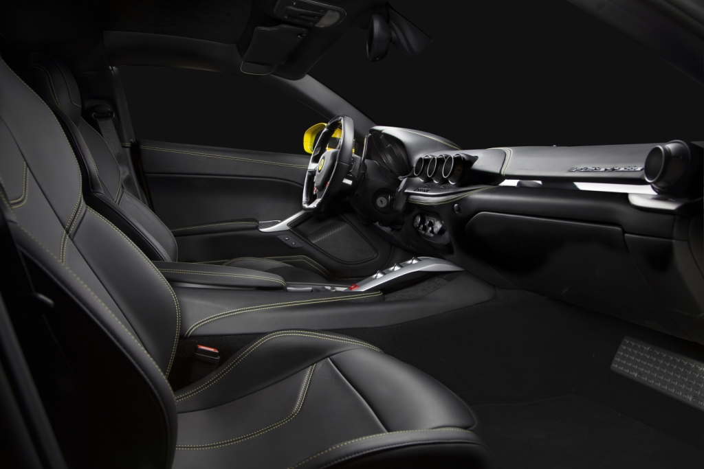 Ferrari F12 Novitec Rosso тюнинг интерьера